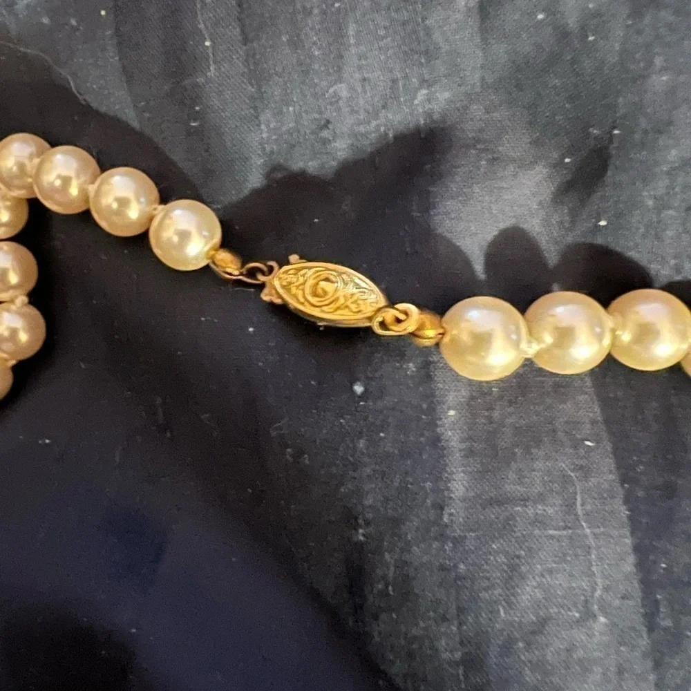 Pearls (faux), 24”, individually knotted - Picture 11 of 11
